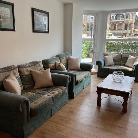 Beautiful Apartment,No 1, With Parking 伊尔弗勒科姆 外观 照片