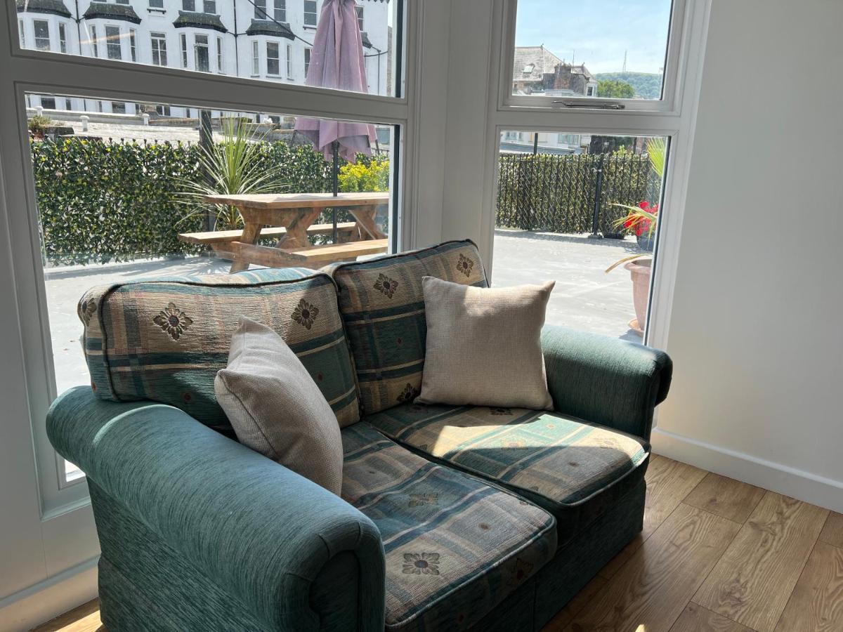Beautiful Apartment,No 1, With Parking 伊尔弗勒科姆 外观 照片
