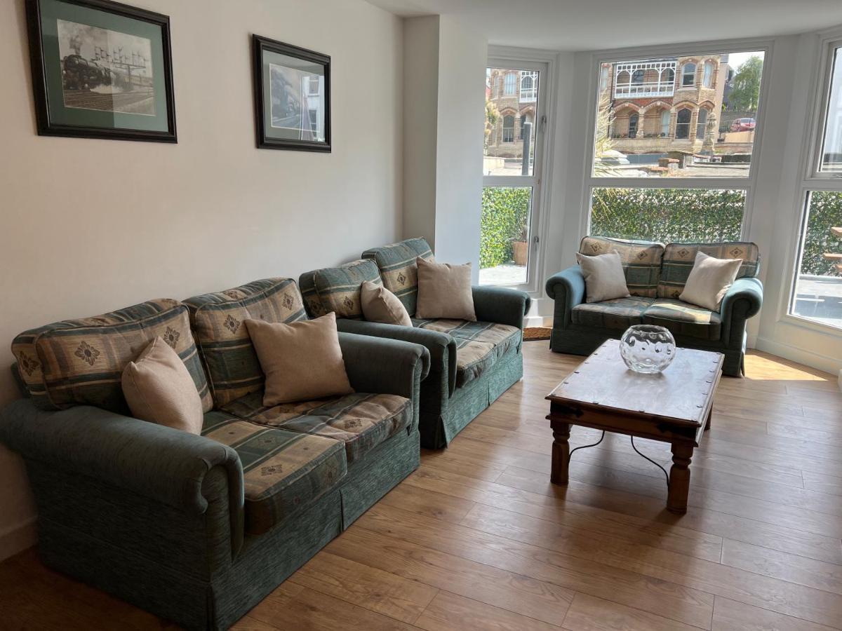 Beautiful Apartment,No 1, With Parking 伊尔弗勒科姆 外观 照片
