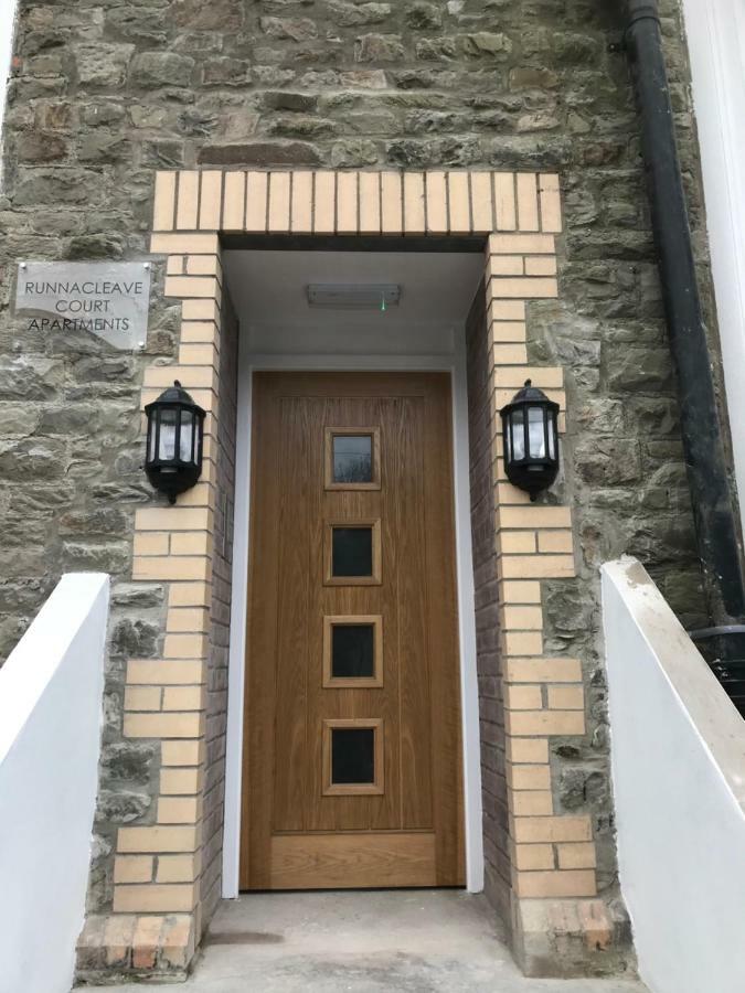 Beautiful Apartment,No 1, With Parking 伊尔弗勒科姆 外观 照片