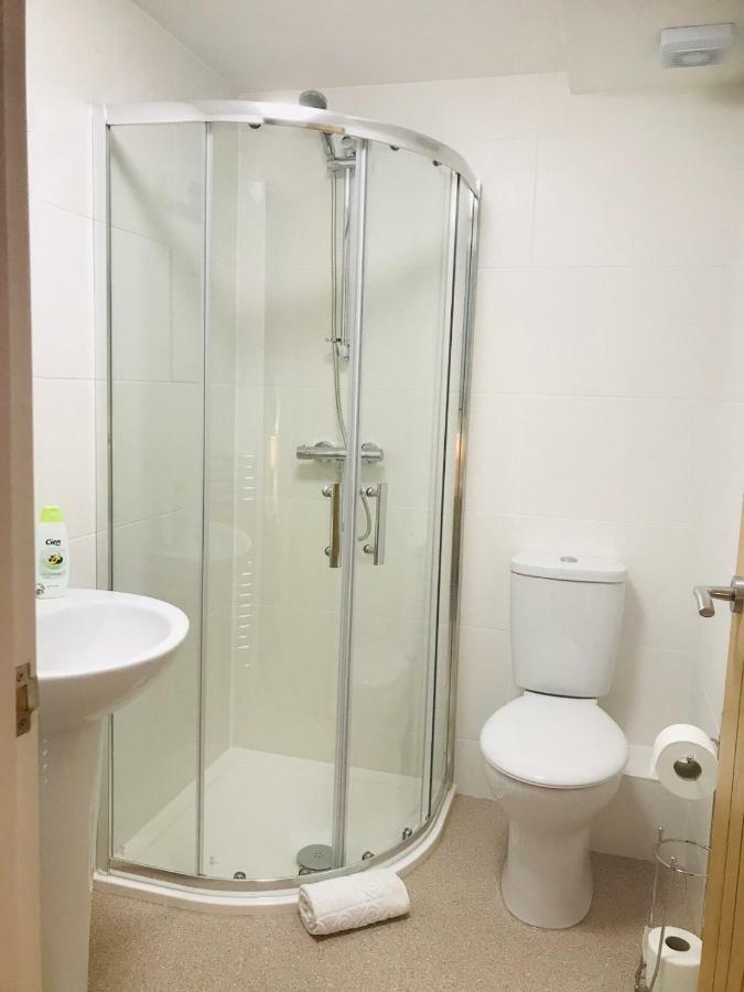 Beautiful Apartment,No 1, With Parking 伊尔弗勒科姆 外观 照片