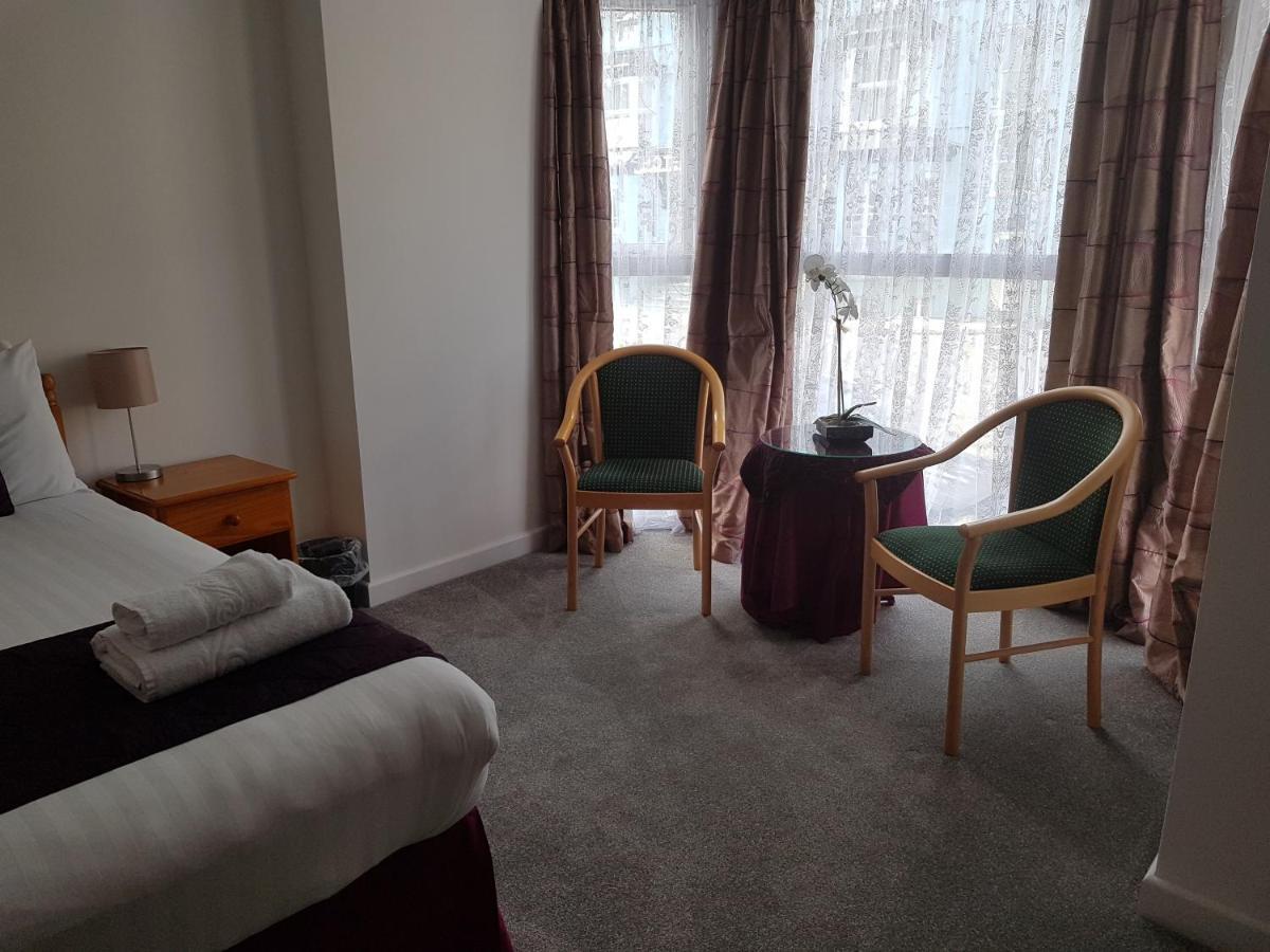 Beautiful Apartment,No 1, With Parking 伊尔弗勒科姆 外观 照片